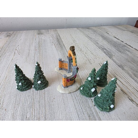 Village tree entrance Xmas decor mini trees - Picture 7 of 7